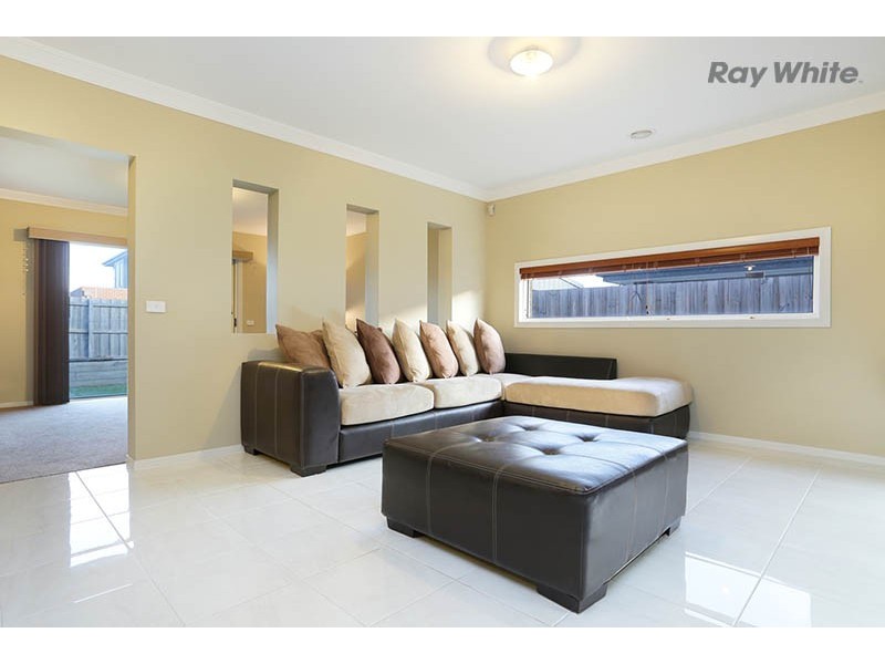 33 Birchgrove Way, Taylors Hill VIC 3037