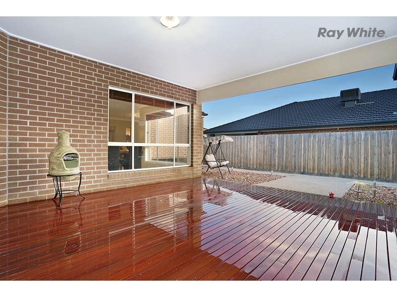 33 Birchgrove Way, Taylors Hill VIC 3037