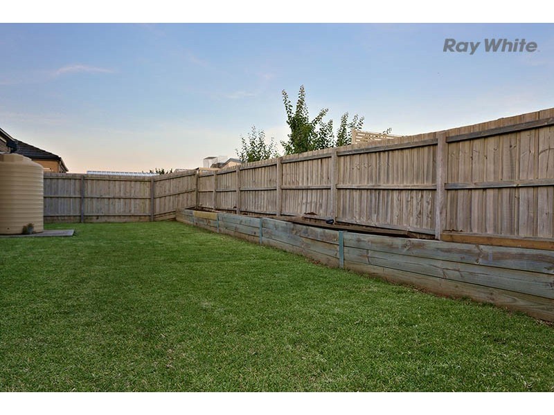 33 Birchgrove Way, Taylors Hill VIC 3037