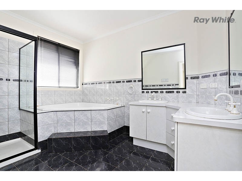 1 Thorogood Court, Taylors Lakes VIC 3038