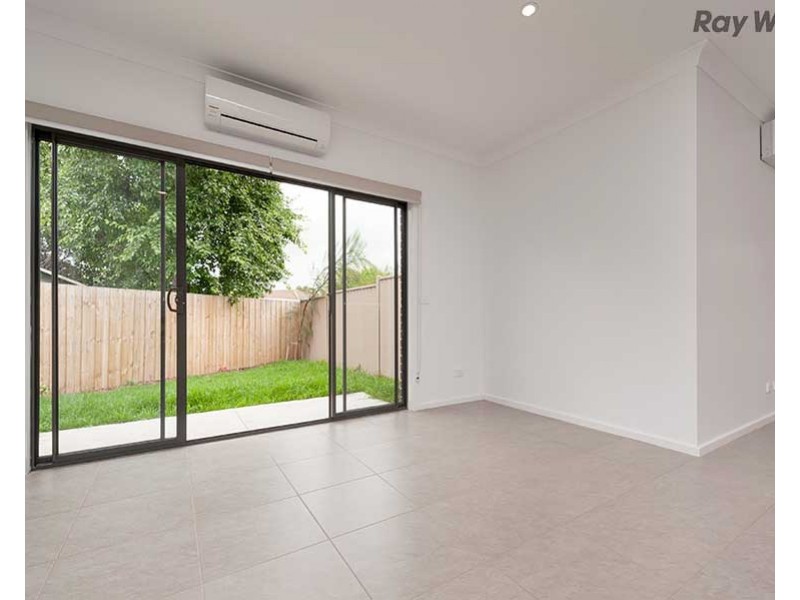 2/5 Heysham Place, Keilor Downs VIC 3038