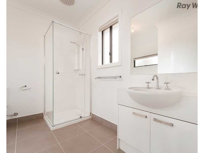 2/5 Heysham Place, Keilor Downs VIC 3038