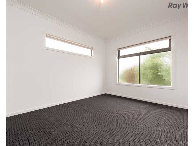 2/5 Heysham Place, Keilor Downs VIC 3038