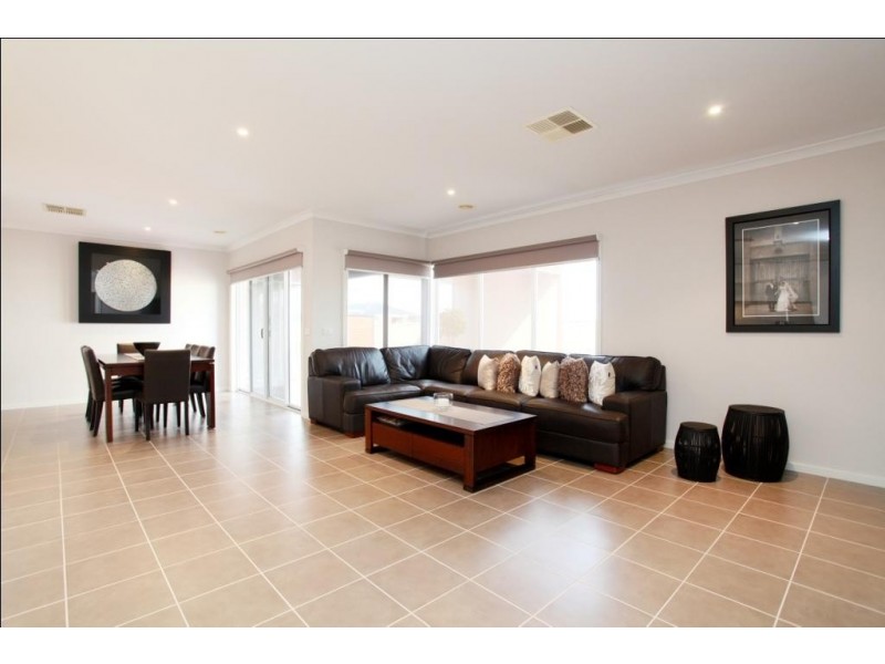 17 Jamieson Terrace, Taylors Hill VIC 3037