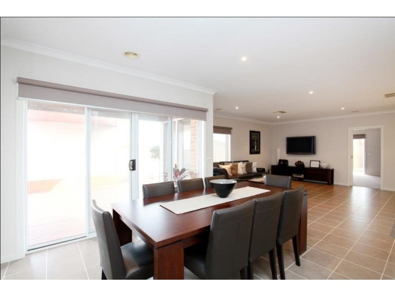 17 Jamieson Terrace, Taylors Hill VIC 3037