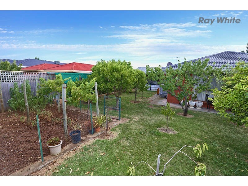 40 Saratoga Crescent, Keilor Downs VIC 3038