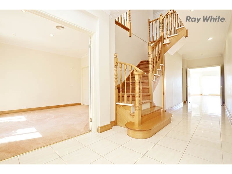 2 Waterford Court, Sanctuary Lakes VIC 3030