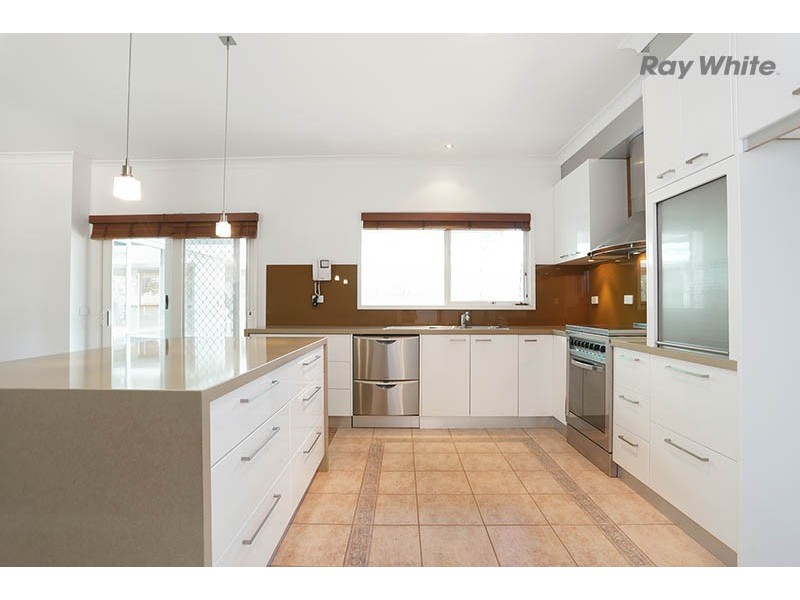 8 Golden Way, Hillside VIC 3037