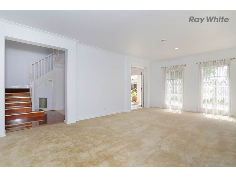 8 Golden Way, Hillside VIC 3037