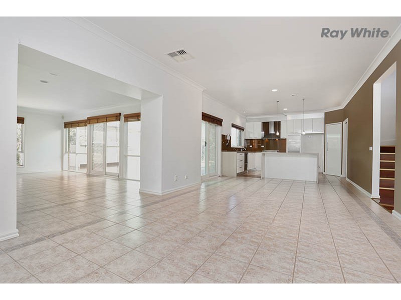 8 Golden Way, Hillside VIC 3037