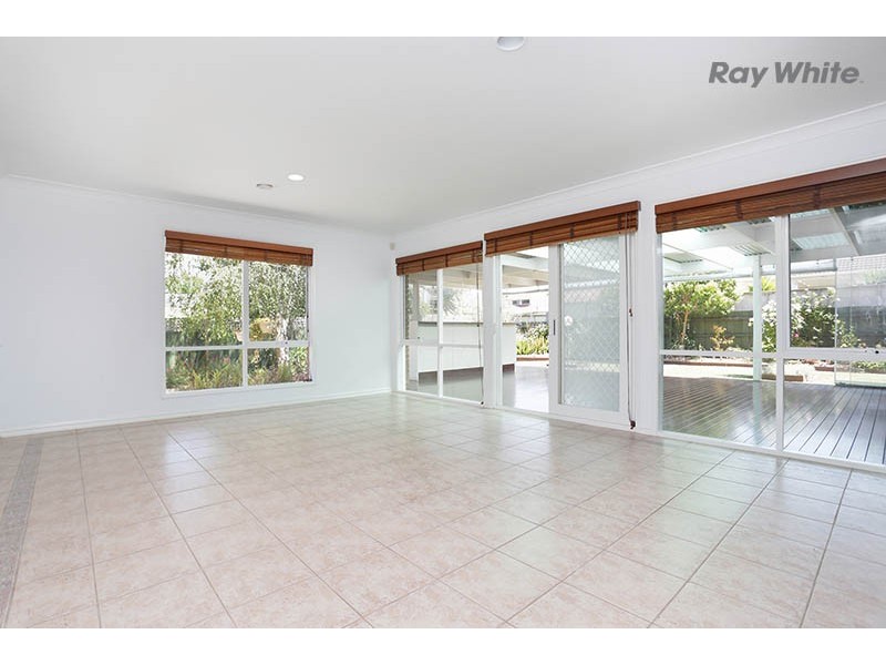8 Golden Way, Hillside VIC 3037