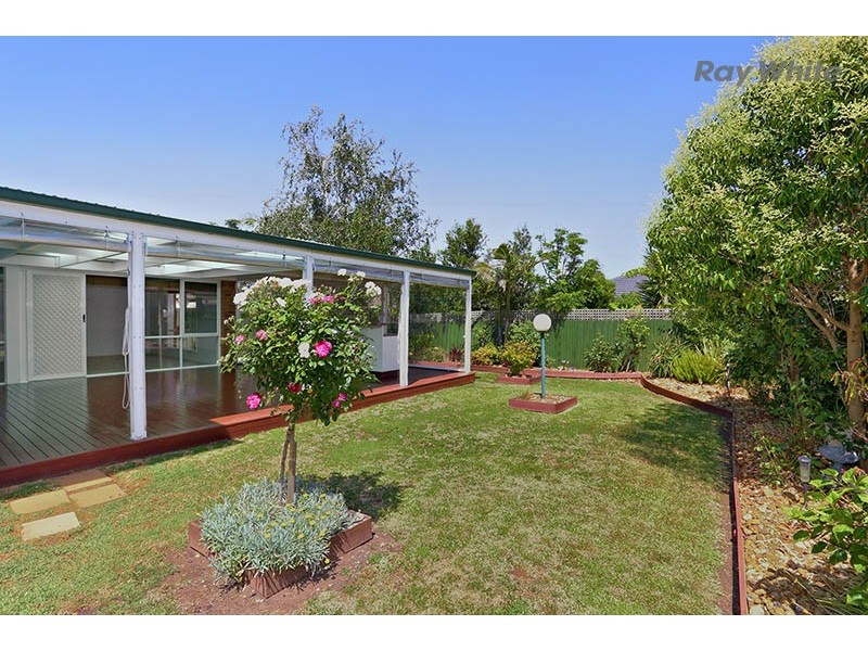 8 Golden Way, Hillside VIC 3037