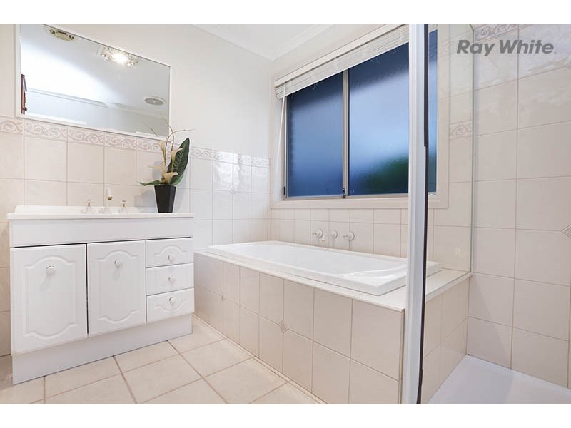 4 Contursi Drive, Sydenham VIC 3037
