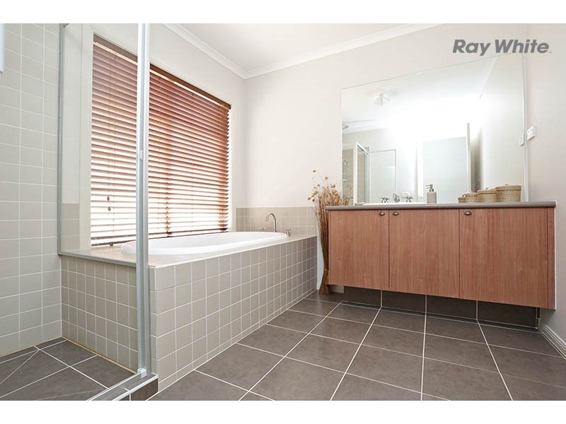 13 Windsor Court, Hillside VIC 3037