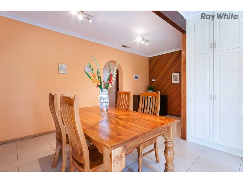 16 Koroit Place, Taylors Lakes VIC 3038