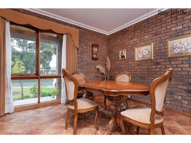 16 Koroit Place, Taylors Lakes VIC 3038