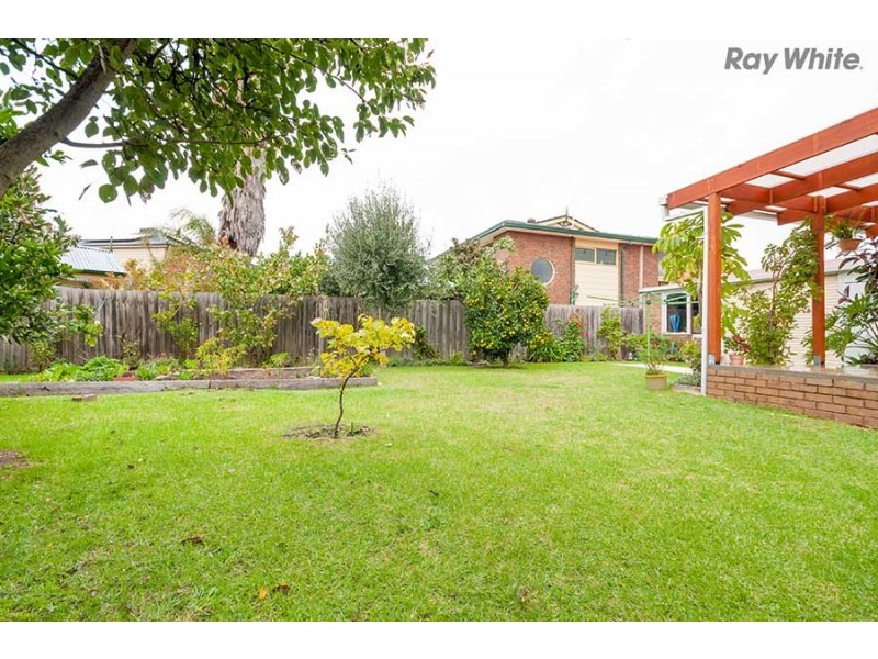 16 Koroit Place, Taylors Lakes VIC 3038