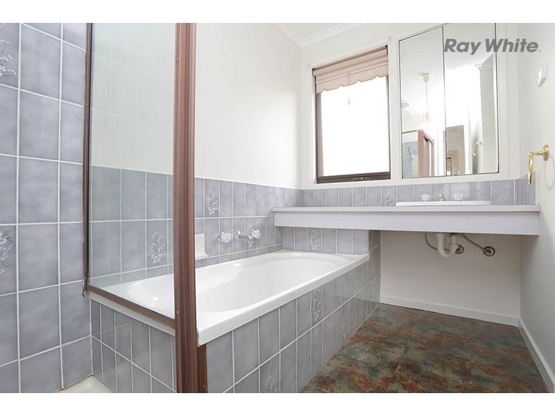 38 Hilton Way, Melton West VIC 3337