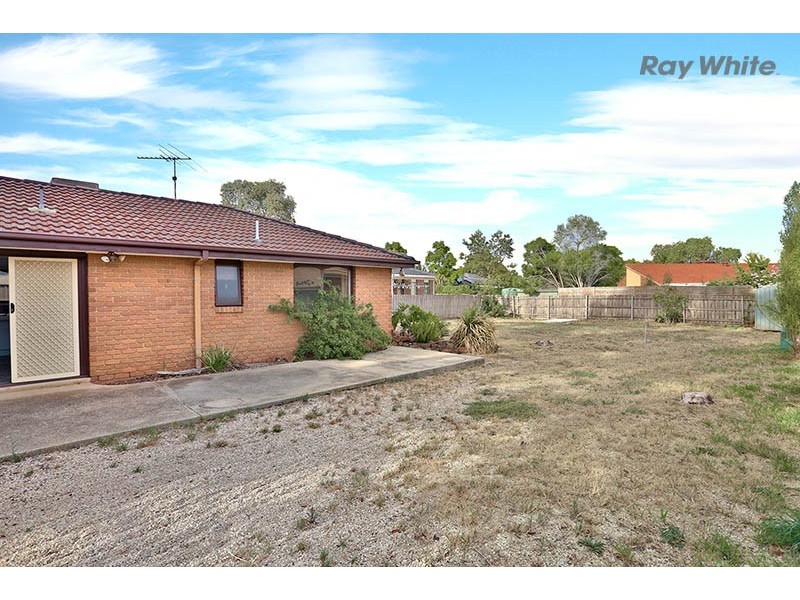 38 Hilton Way, Melton West VIC 3337