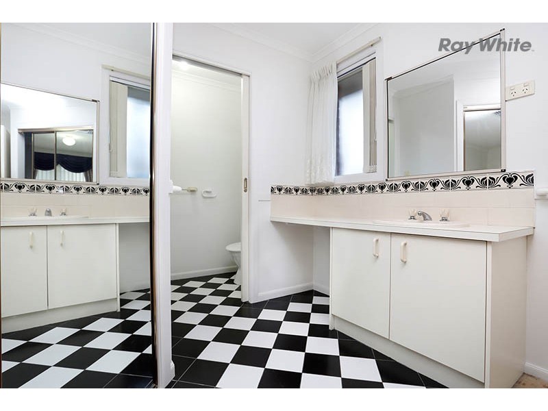 22 Bellbird Avenue, Taylors Lakes VIC 3038