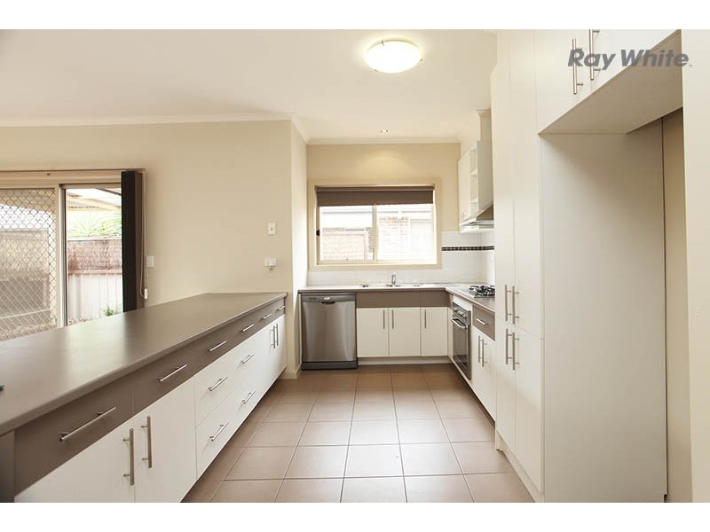 4/6 Stratheden Court, Sydenham VIC 3037