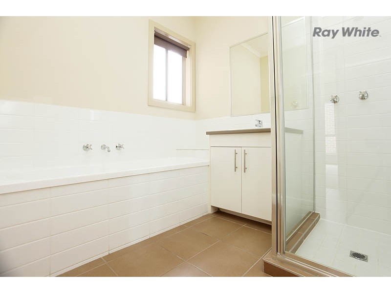 4/6 Stratheden Court, Sydenham VIC 3037