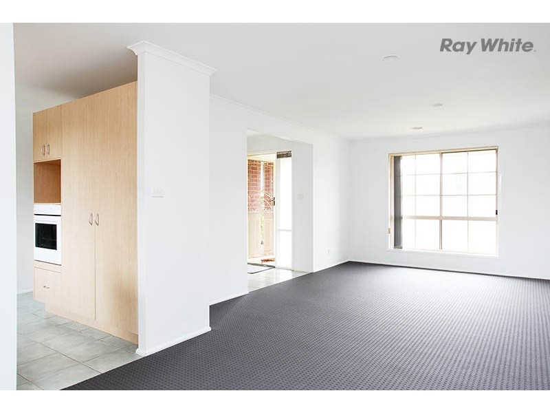 6 Twyford Close, Hillside VIC 3037