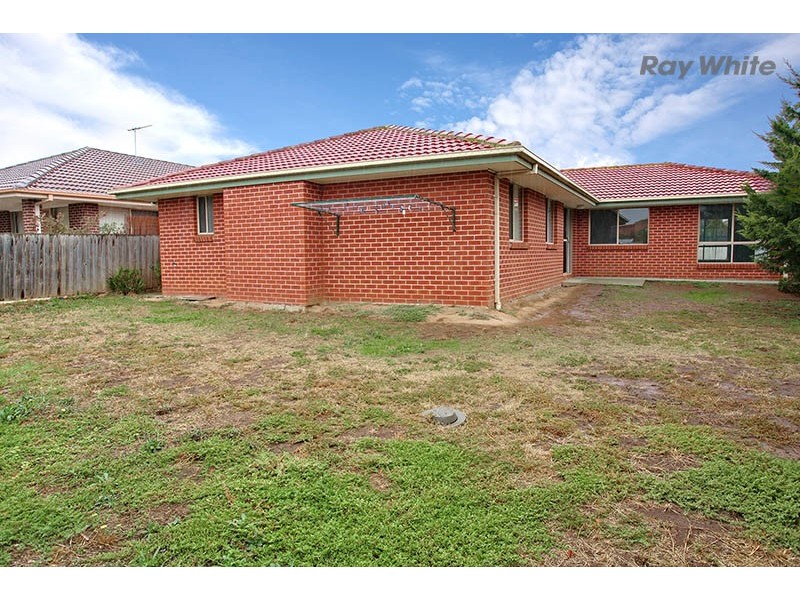 6 Twyford Close, Hillside VIC 3037