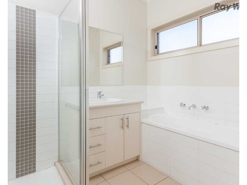 1/6 Stratheden Court, Sydenham VIC 3037