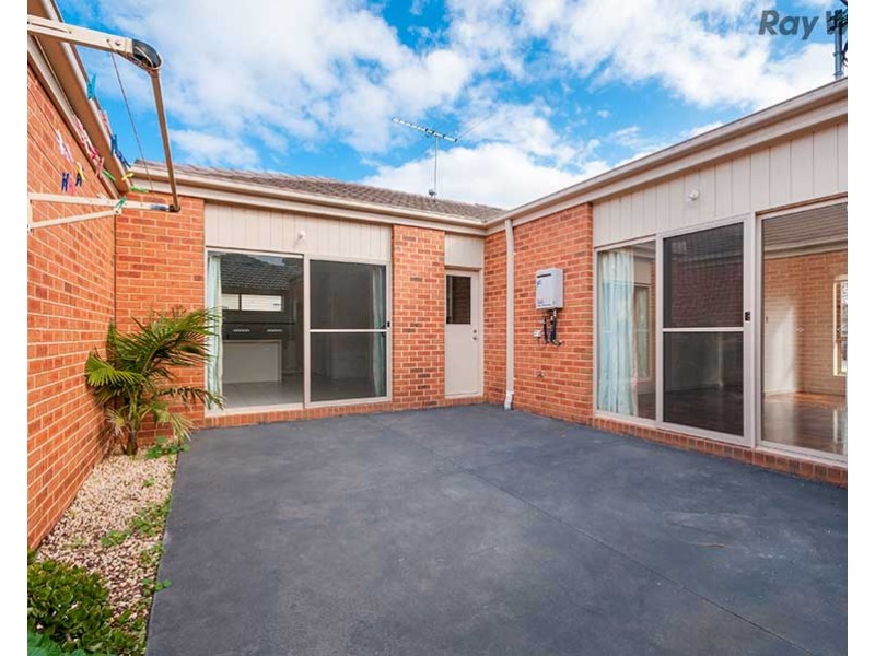 1/6 Stratheden Court, Sydenham VIC 3037