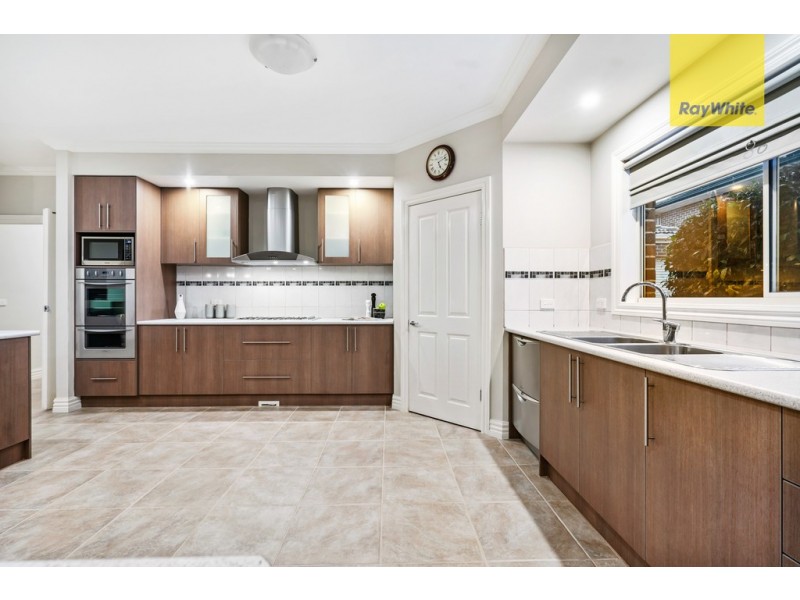 18 Rushcutters Place, Taylors Hill VIC 3037