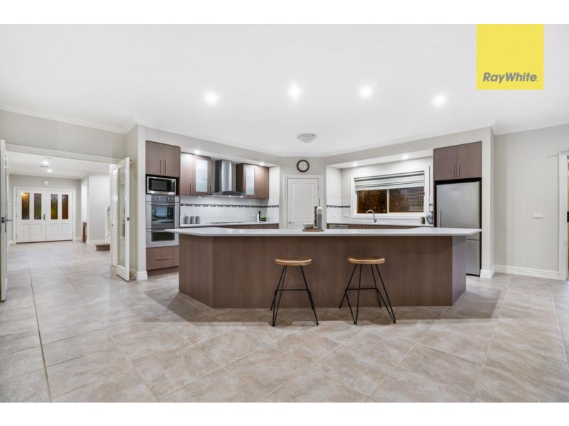 18 Rushcutters Place, Taylors Hill VIC 3037