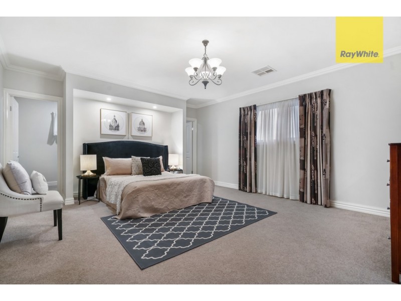 18 Rushcutters Place, Taylors Hill VIC 3037