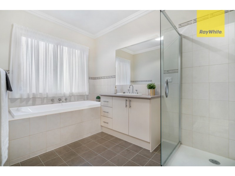 18 Rushcutters Place, Taylors Hill VIC 3037