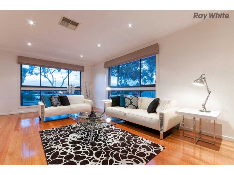 43 Pindari Avenue, Taylors Lakes VIC 3038