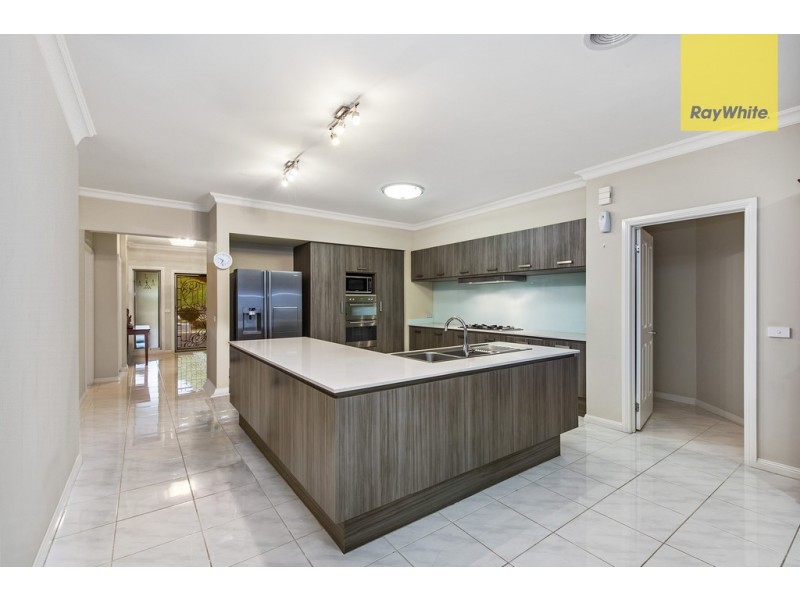 16 The Esplanade, Taylors Hill VIC 3037