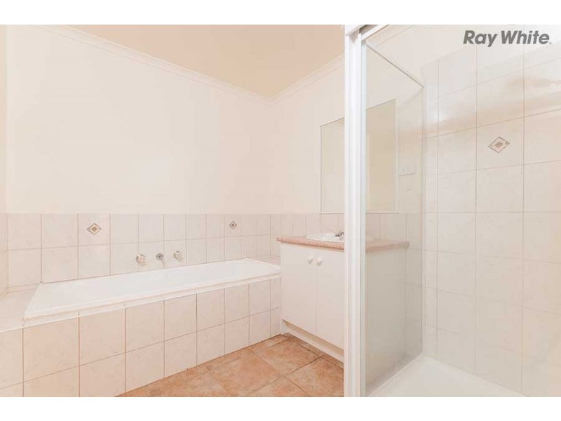 1/19 Santolin Drive, Hillside VIC 3037