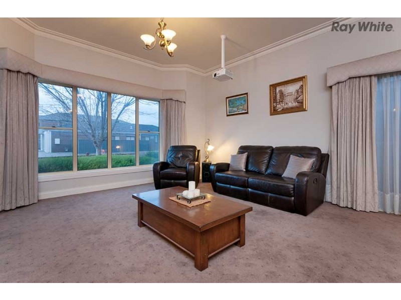 39 Domain Way, Taylors Hill VIC 3037