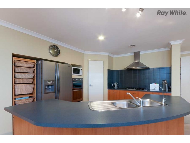 13 Coorong Court, Taylors Hill VIC 3037