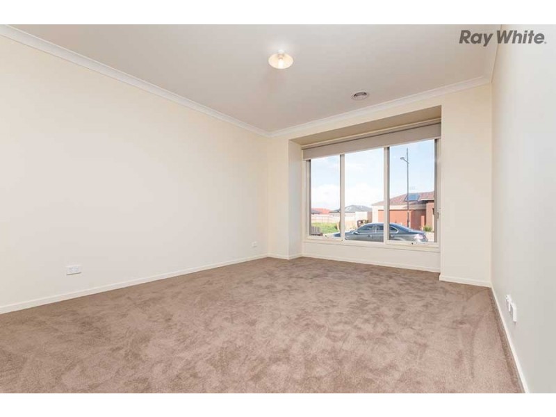 41 Cooloongup Crescent, Melton West VIC 3337