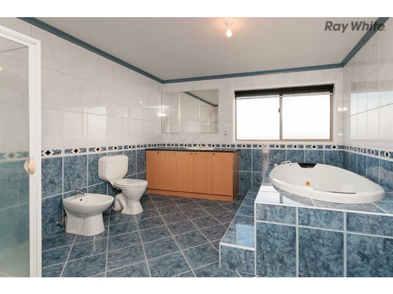 2 Freeman Avenue, Burnside VIC 3023