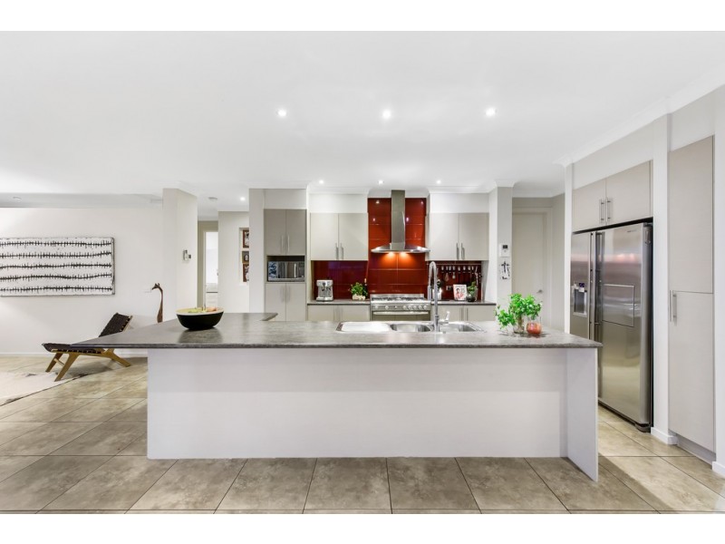 25 Pyrmont Terrace, Taylors Hill VIC 3037