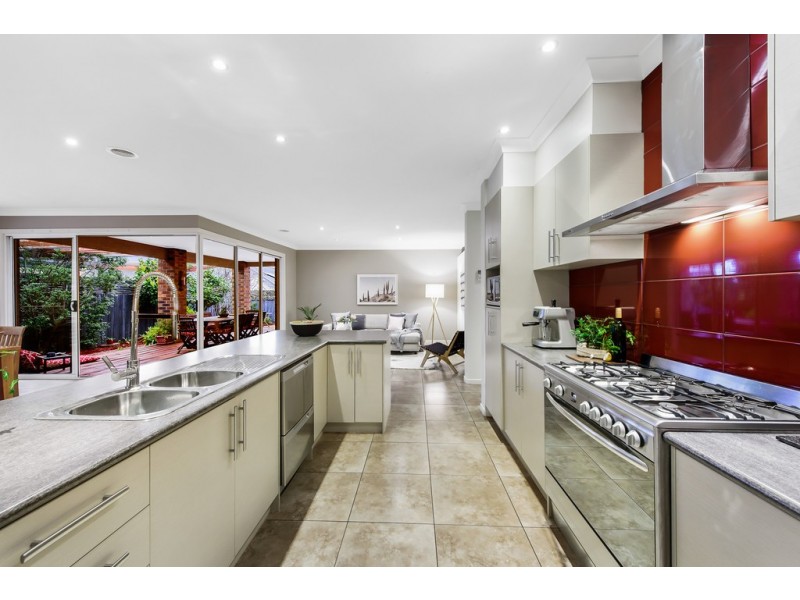 25 Pyrmont Terrace, Taylors Hill VIC 3037