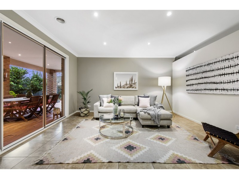 25 Pyrmont Terrace, Taylors Hill VIC 3037