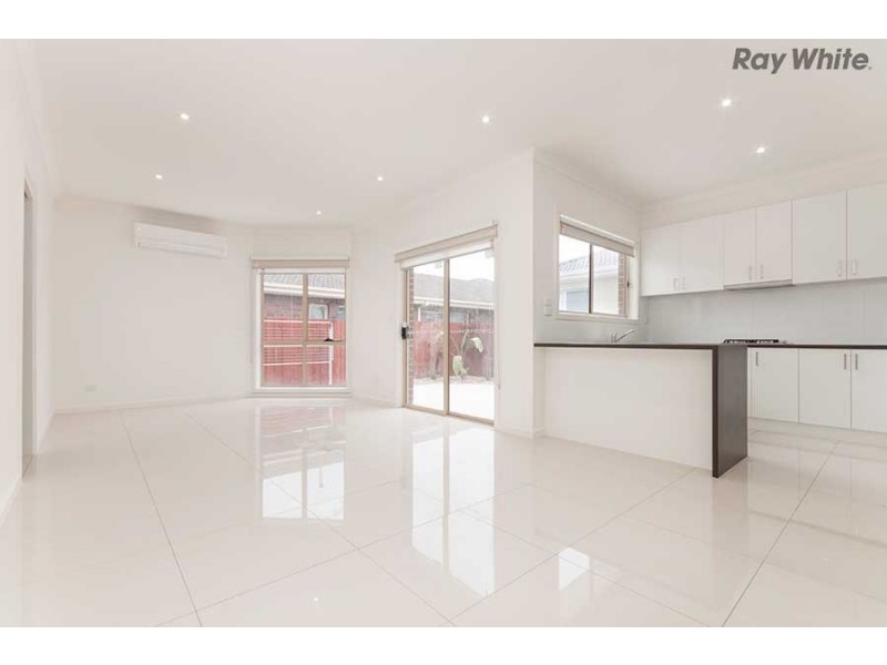 2/6 Proctor Crescent, Keilor Downs VIC 3038