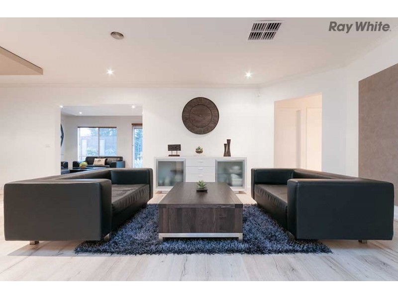 61 Cambridge Crescent, Taylors Lakes VIC 3038