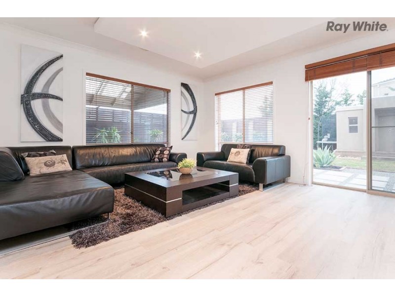 61 Cambridge Crescent, Taylors Lakes VIC 3038