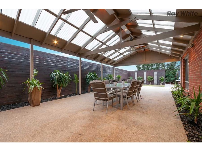 61 Cambridge Crescent, Taylors Lakes VIC 3038