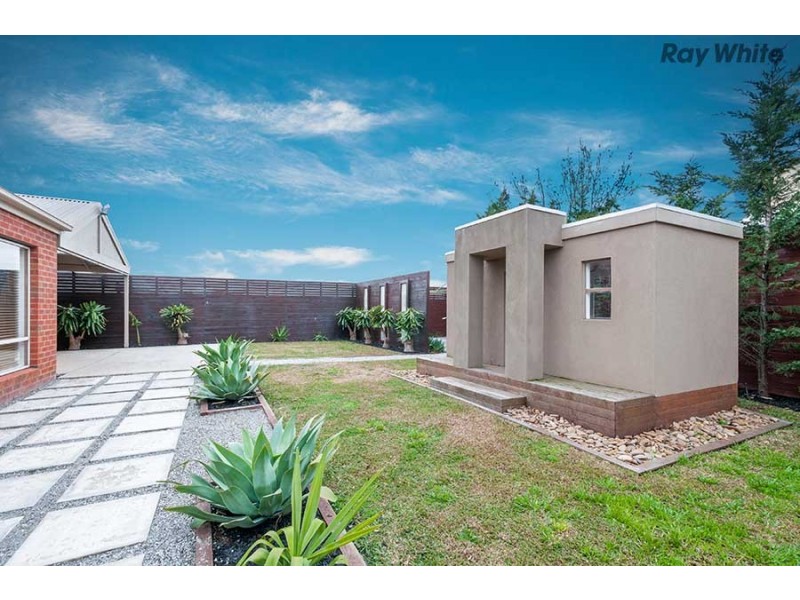 61 Cambridge Crescent, Taylors Lakes VIC 3038
