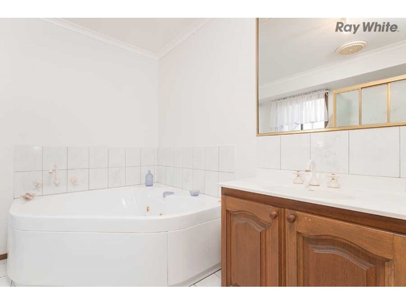 11 Chicquita Close, Keilor Downs VIC 3038